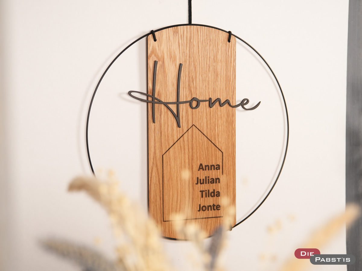 Personalisierbares Holzschild ‚Home‘ mit Namensgravur – stimmungsvolle Geschenkidee zu Weihnachten für Familie und Freunde
