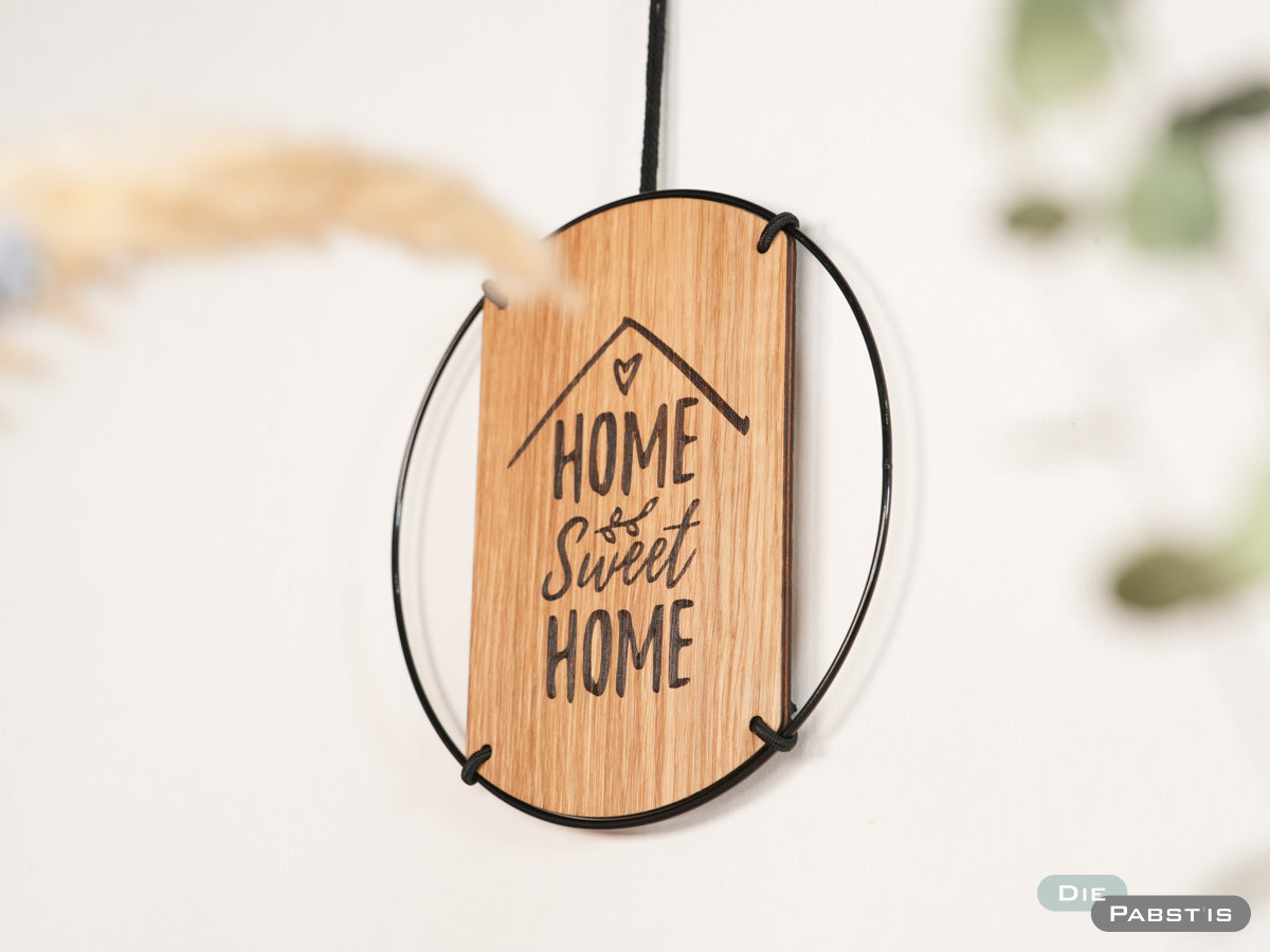 Hochwertiges Türschild aus Eichenholz mit ‚Home sweet Home‘ Gravur – stilvoller Blickfang für dein Zuhause.