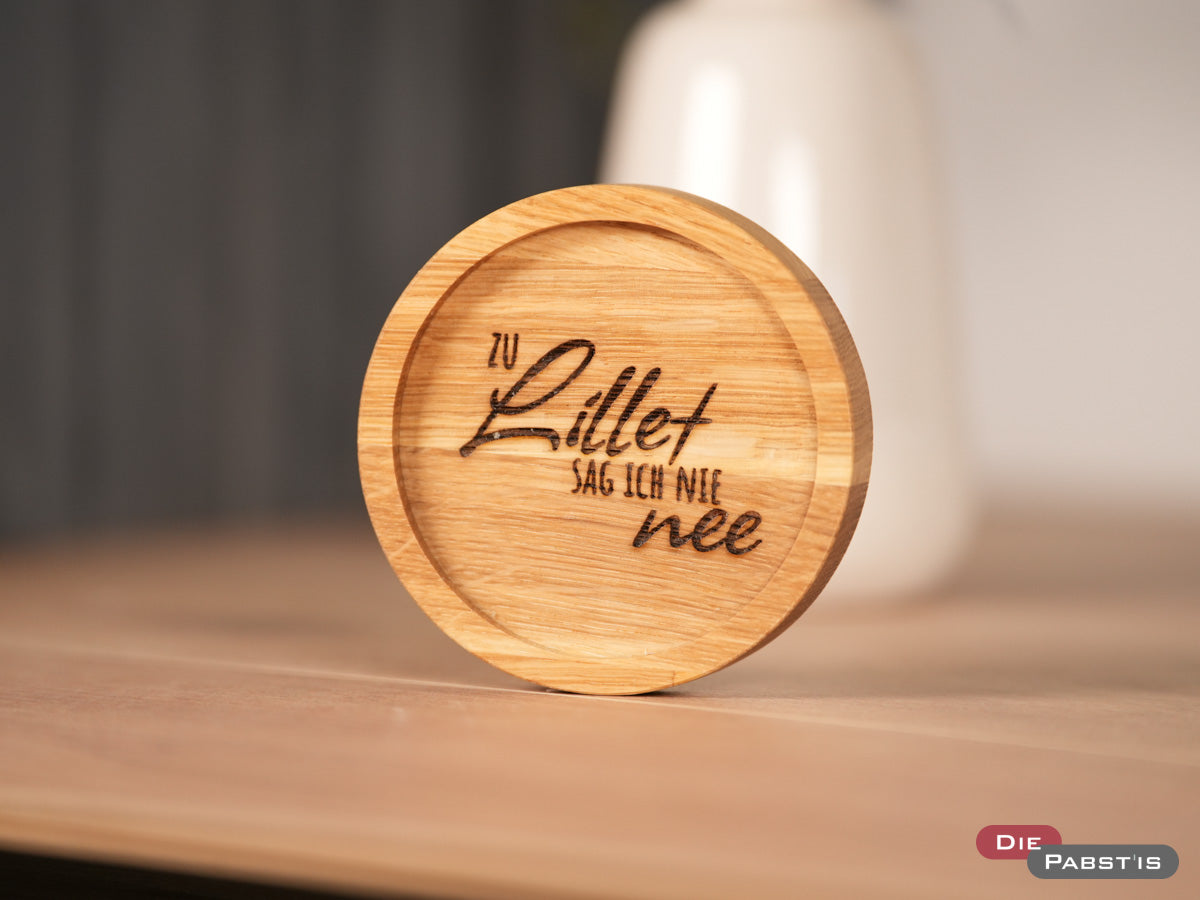 Stilvoller Lillet Untersetzer aus Holz – ideal für sommerliche Drinks wie Lillet Wild Berry