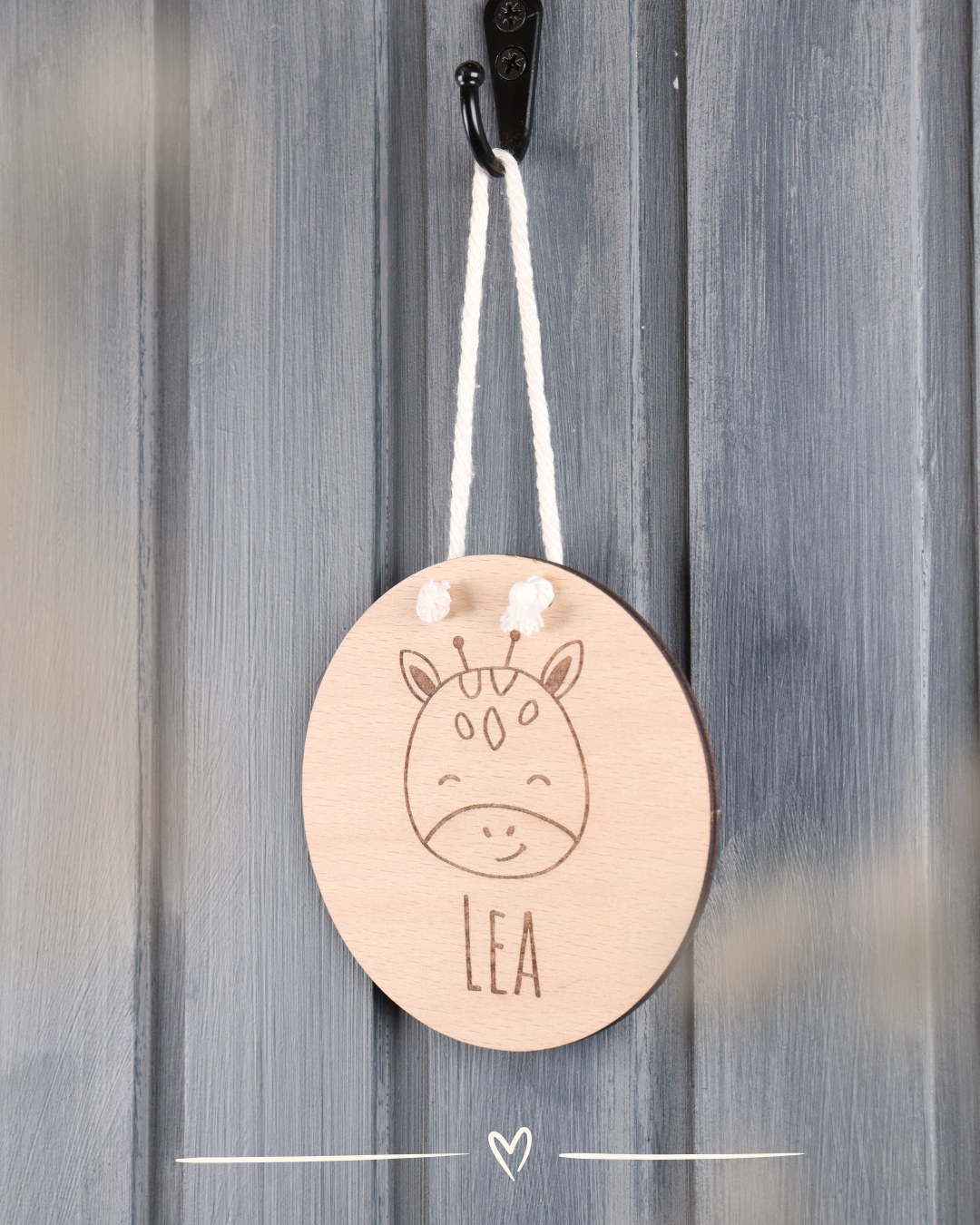 Personalisiertes Babygeschenk: Rundes Holzschild mit niedlichem Tiermotiv