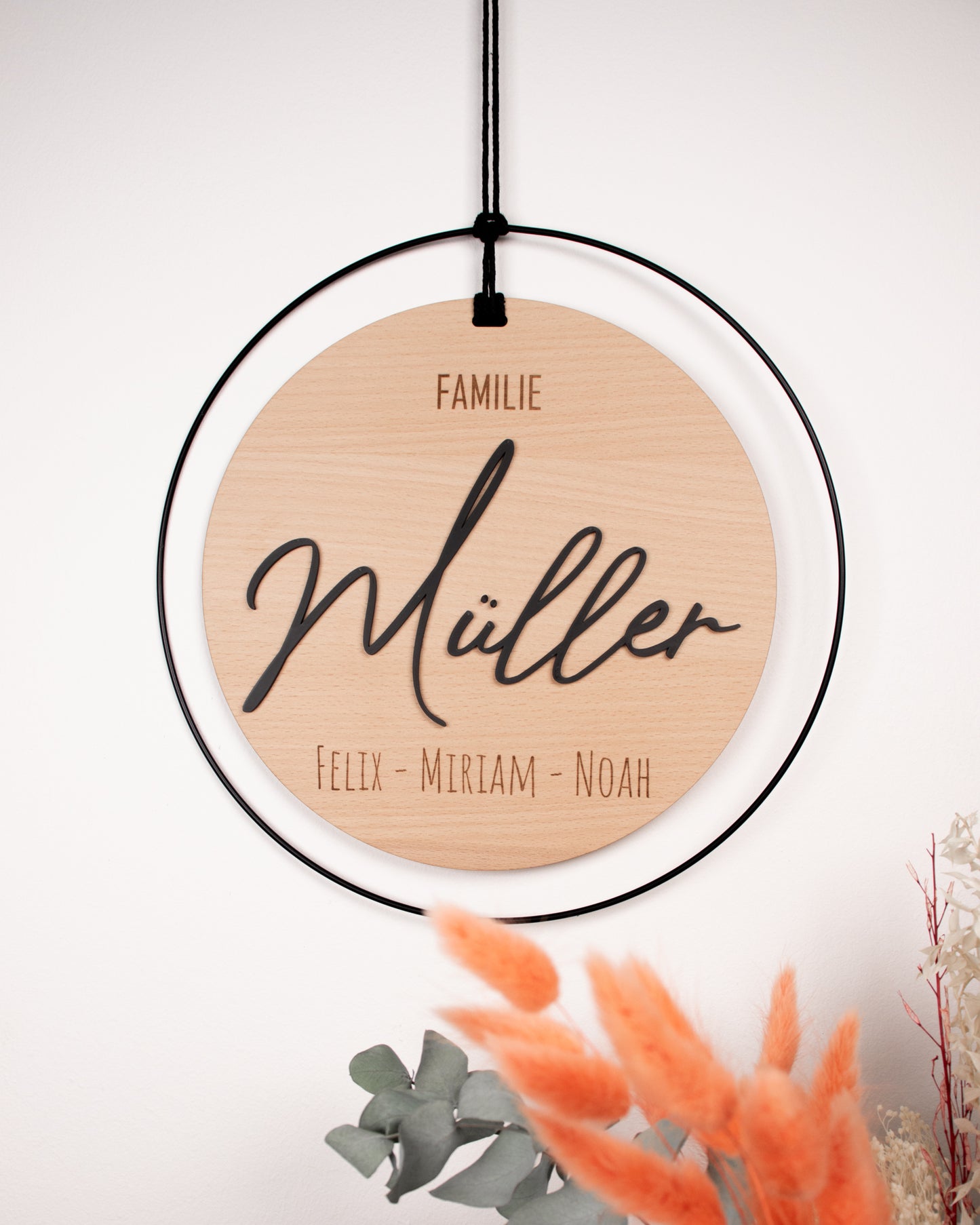Personalisiertes Türschild aus Holz im Metallring