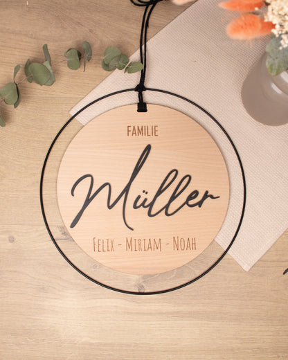 Personalisiertes Türschild aus Holz im Metallring