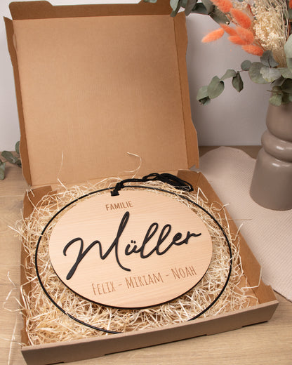 Personalisiertes Türschild aus Holz im Metallring