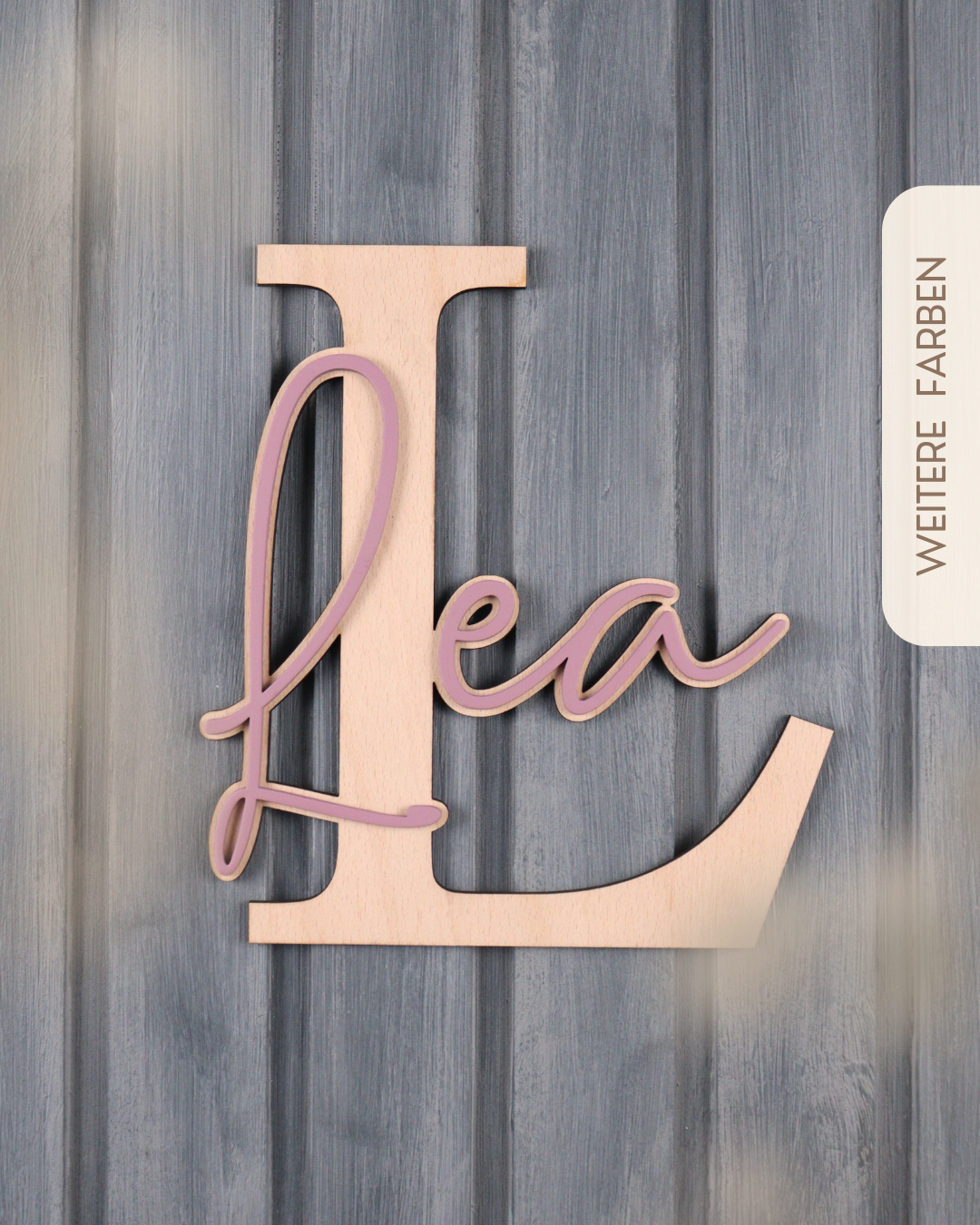 Holzbuchstabe mit modernem Acrylglas-Schriftzug für personalisierte Deko