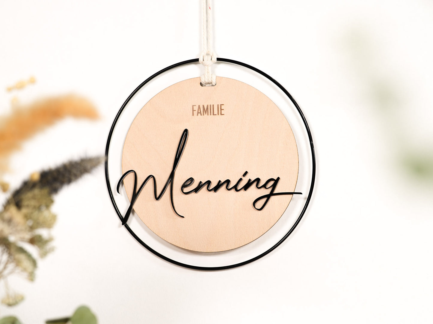 Personalisiertes Türschild aus Holz im Metallring