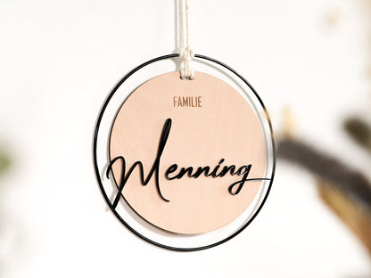 Personalisiertes Türschild aus Holz im Metallring