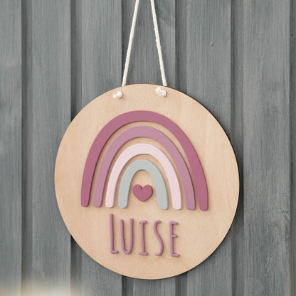Liebevoll gefertigtes Holzschild mit Namen Luise und pastellfarbenem Regenbogen