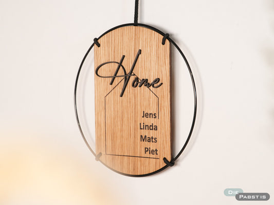 Hausdeko mit persönlicher Note – Türschild ‚Home‘ aus Holz mit schwarzen Metallelementen und Namensgravur