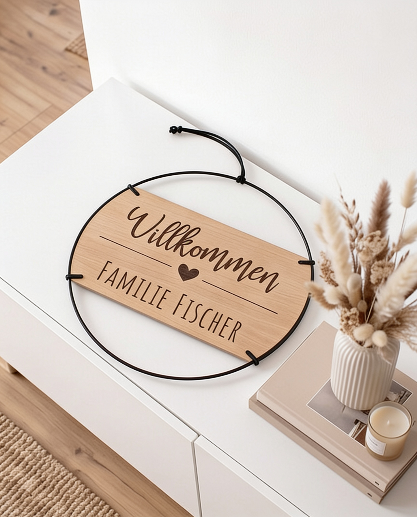 Individuell gestaltetes Familienschild mit Familienname und Willkommen