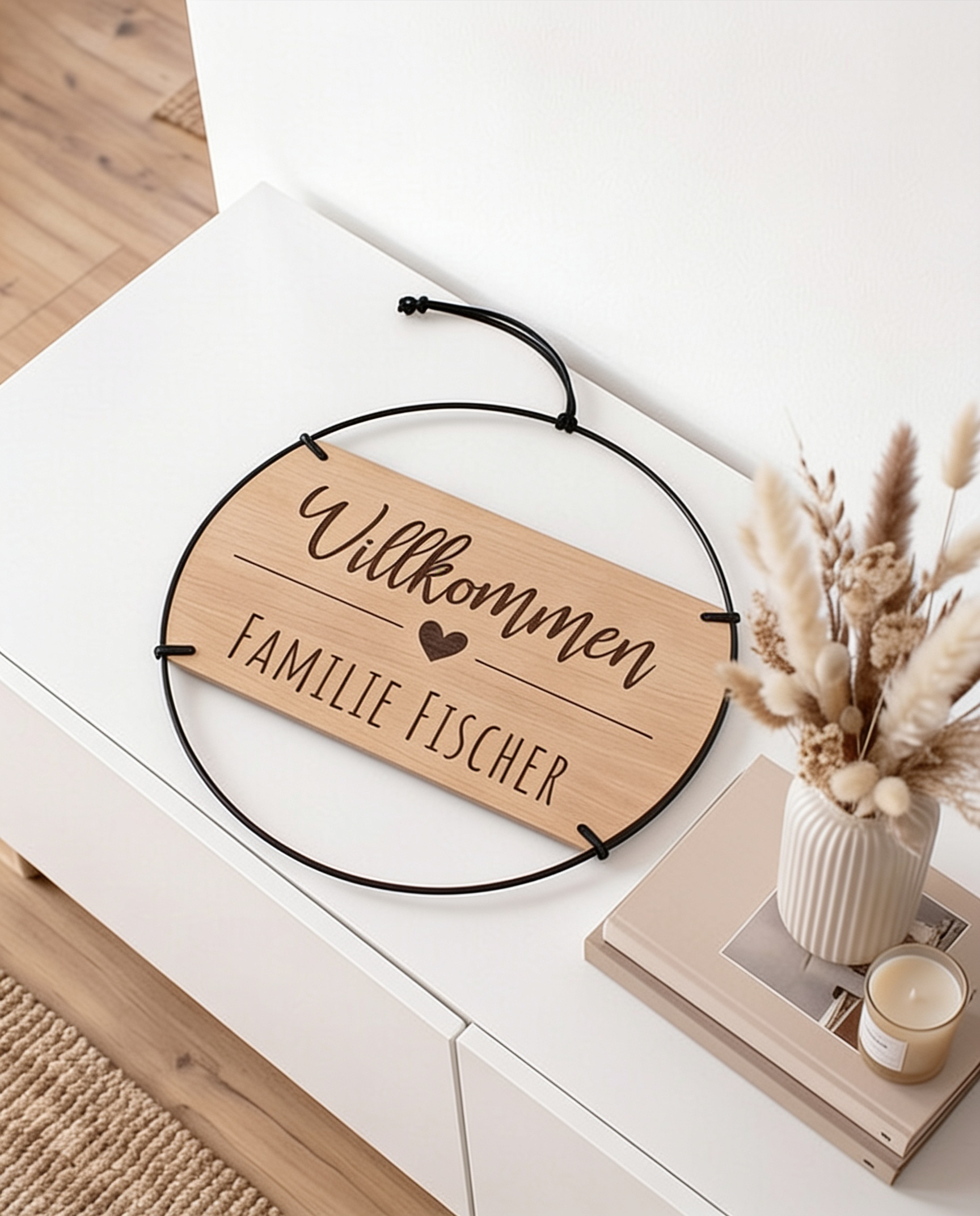 Individuell gestaltetes Familienschild mit Familienname und Willkommen