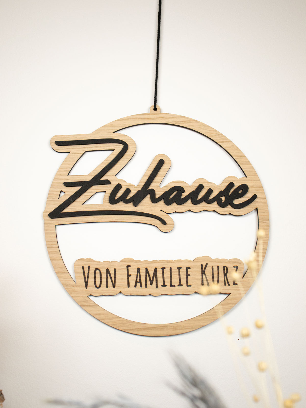 Personalisiertes Türschild mit Schriftzug Zuhause von Familie Kurz