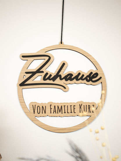 Personalisiertes Türschild mit Schriftzug Zuhause von Familie Kurz