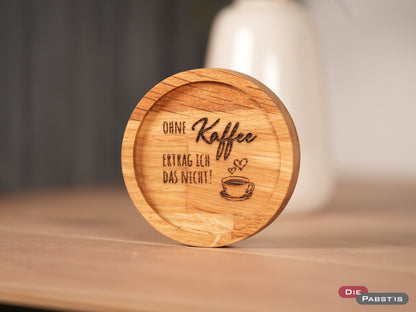 Lustiger Holzuntersetzer mit Kaffee-Spruch – stilvoll und praktisch für deine Kaffeepause.